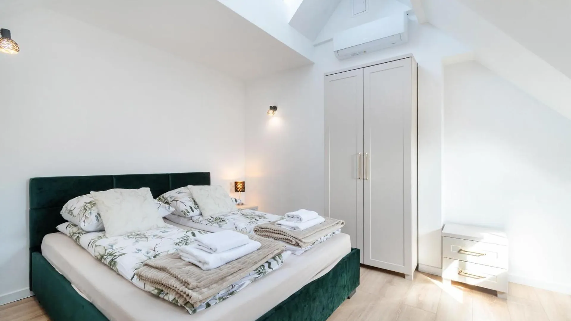 Azarentier4 Daire Poznan